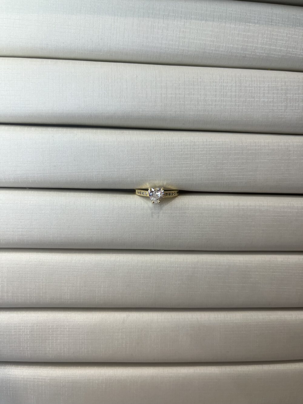 Anel Solitário Coração Cristal